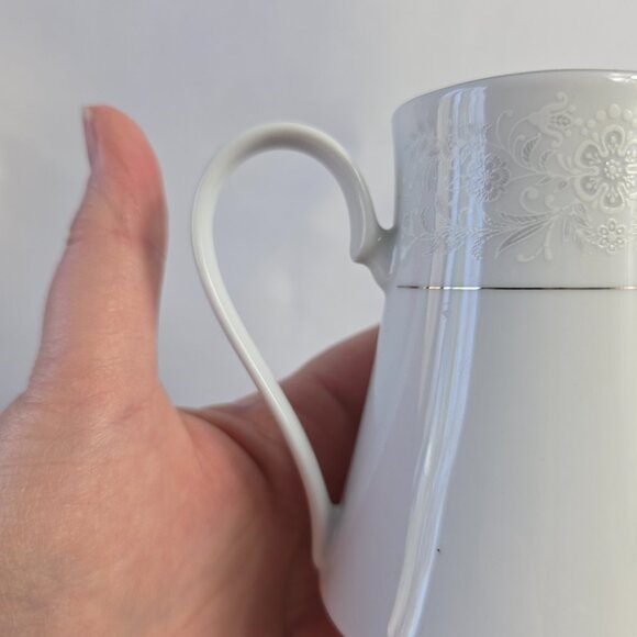 Crown Ming Queen's Lace Creamer White Flowers Platinum Trim - Picture 6 of 14